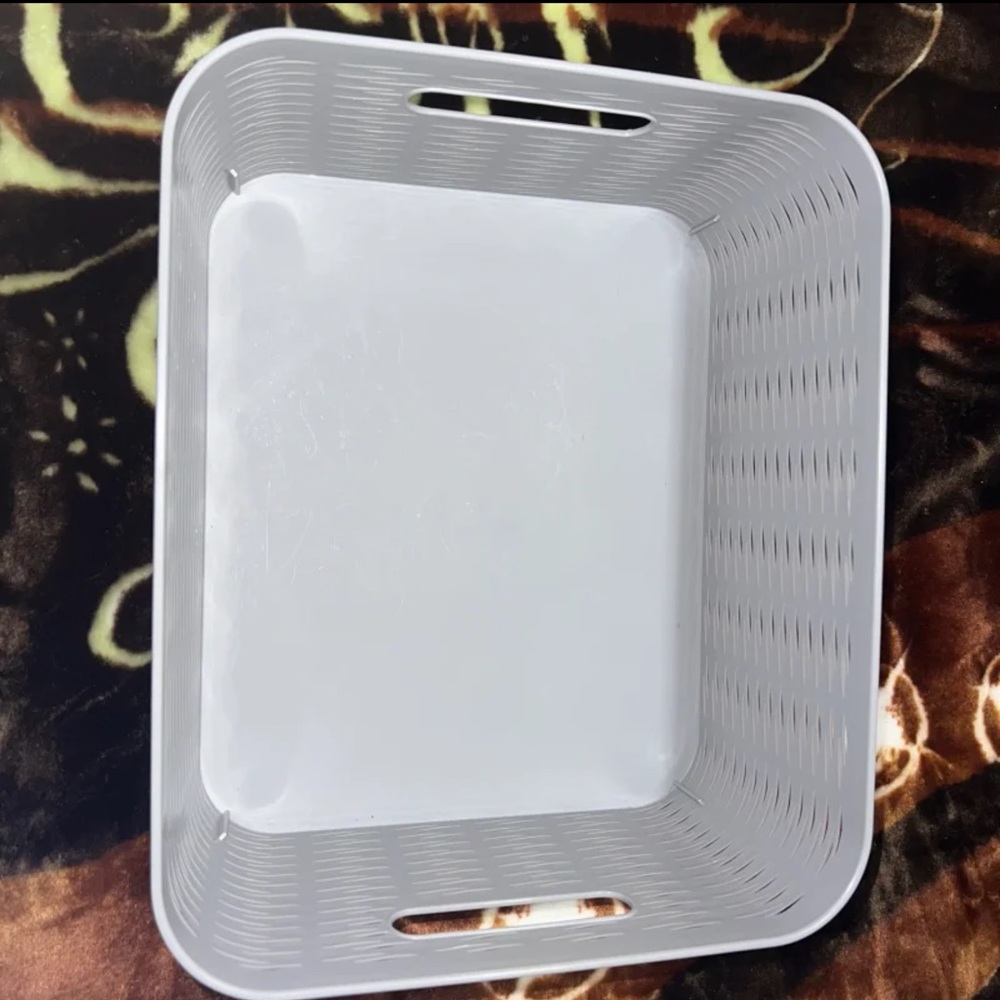 Medium storage bin